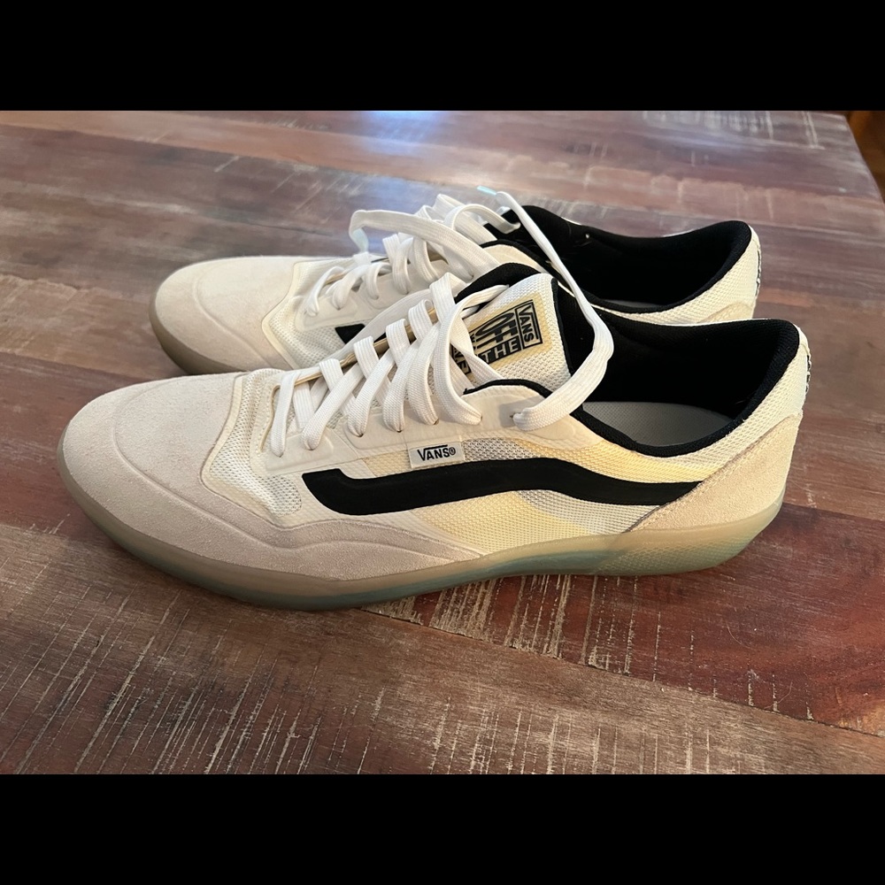 Men’s Vans A.V.E Pro Skate shoes in EUC size 12
